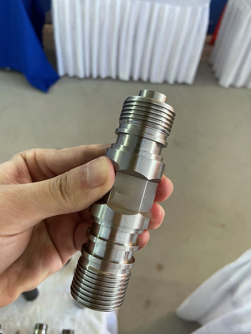 Threaded connector